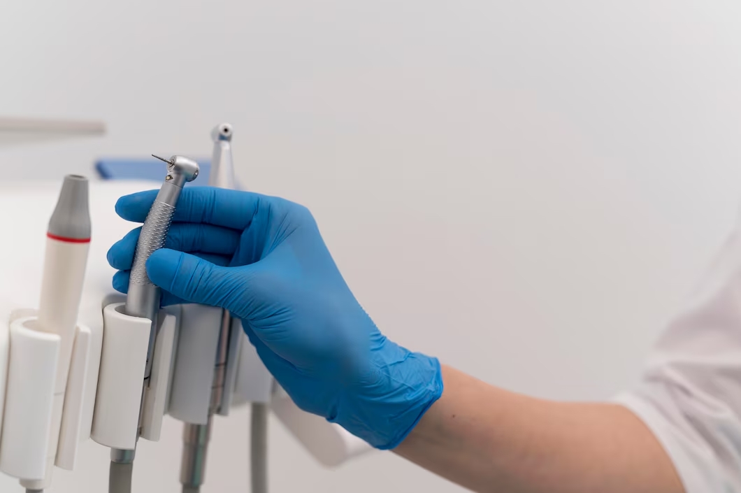 Стоматолог-ортодонт: какие виды услуг, чем занимается, для детей